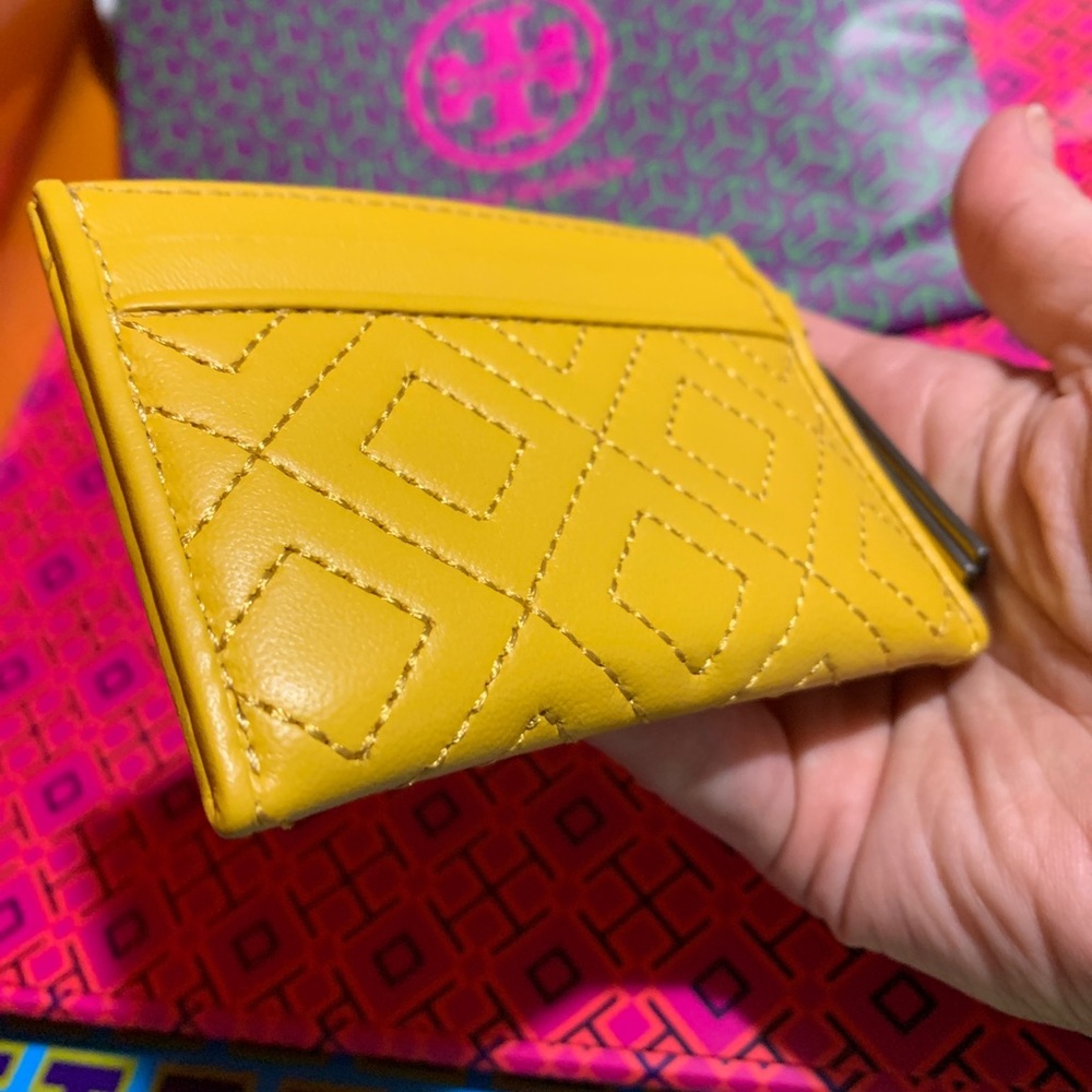 Authentic Tory Burch Quilted leather slim card cs - Picture 2 of 8